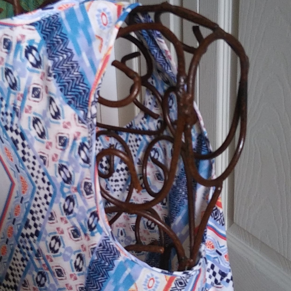 Top - Picture 5 of 6